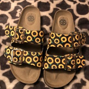 Simply Southern sunflower sandal🌻